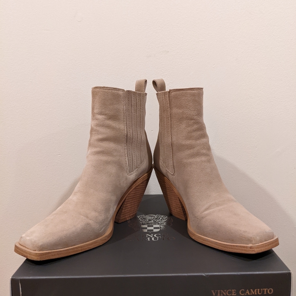 Vince Camuto booties size 8 beige